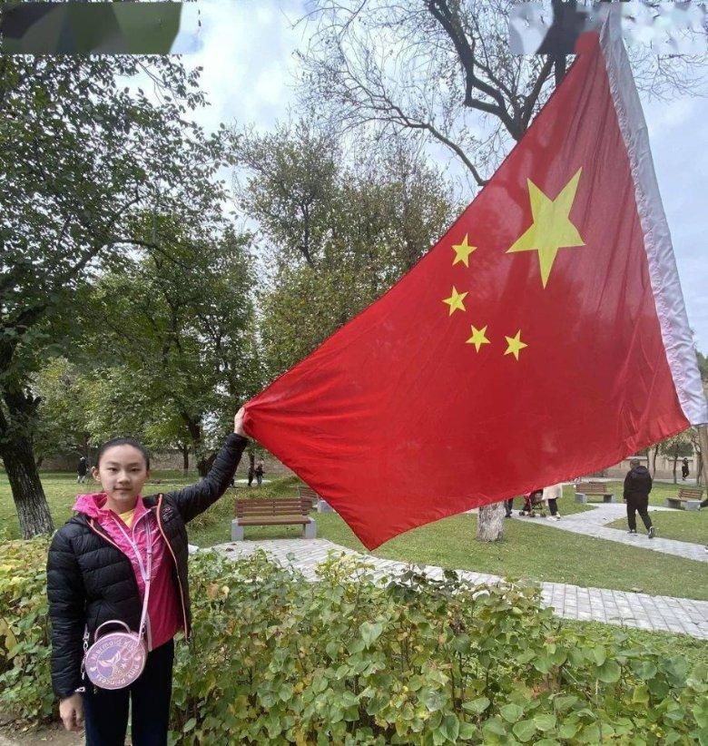 暗恋女神朋友圈了解到每天从很早忙到很晚，没在一个城市怎么说点安慰话？游戏画面