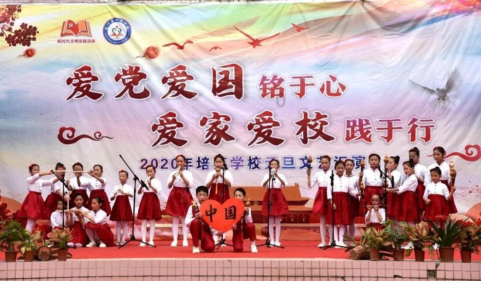 远亲不如近邻！男童独自在家引发火灾邻居撬门救人