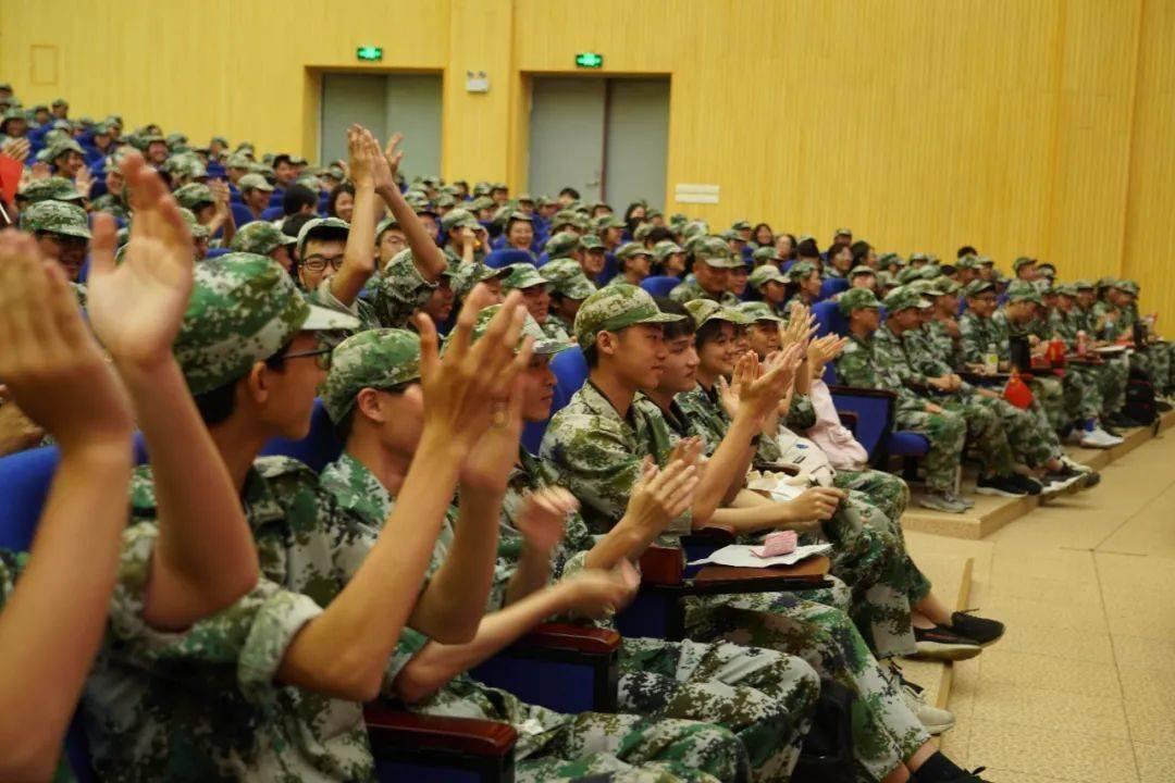 可爱的小孔雀救援