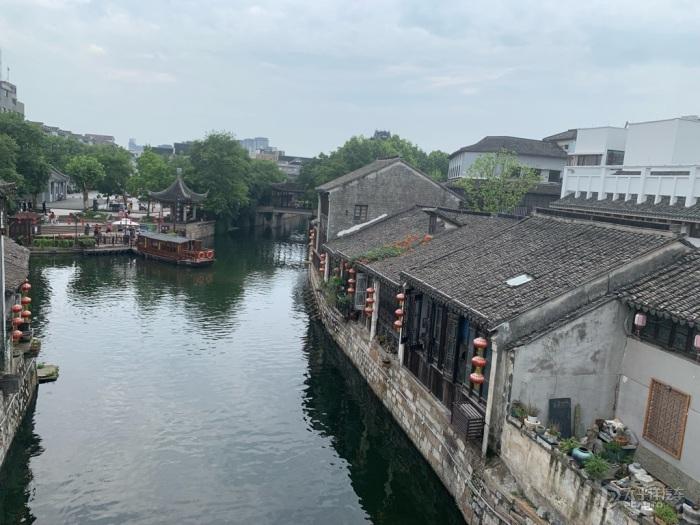 逃离橙园